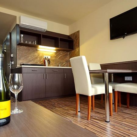 Corvin Apartman Gyula Buitenkant foto