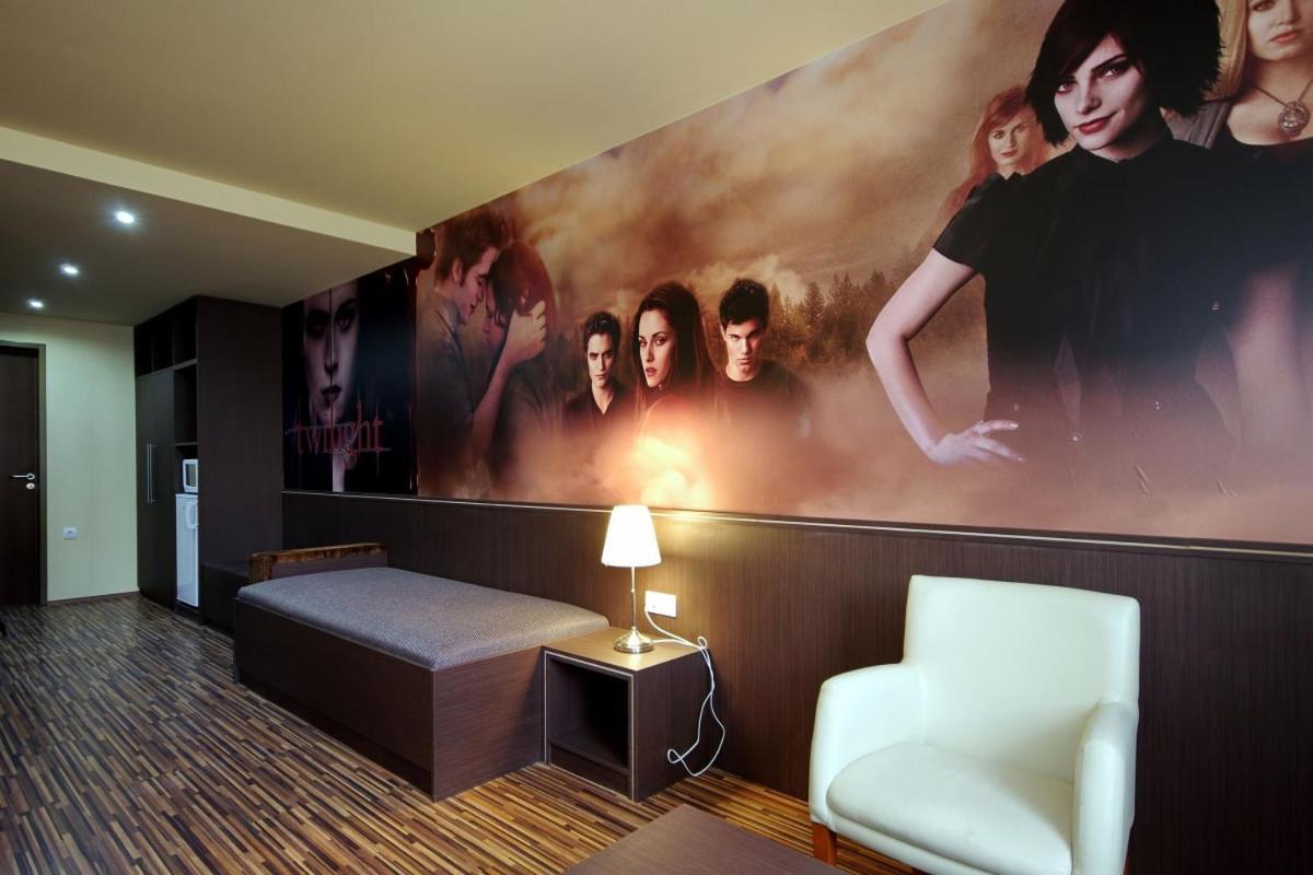 Corvin Apartman Gyula Buitenkant foto