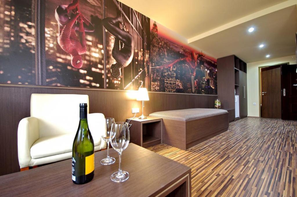 Corvin Apartman Gyula Buitenkant foto