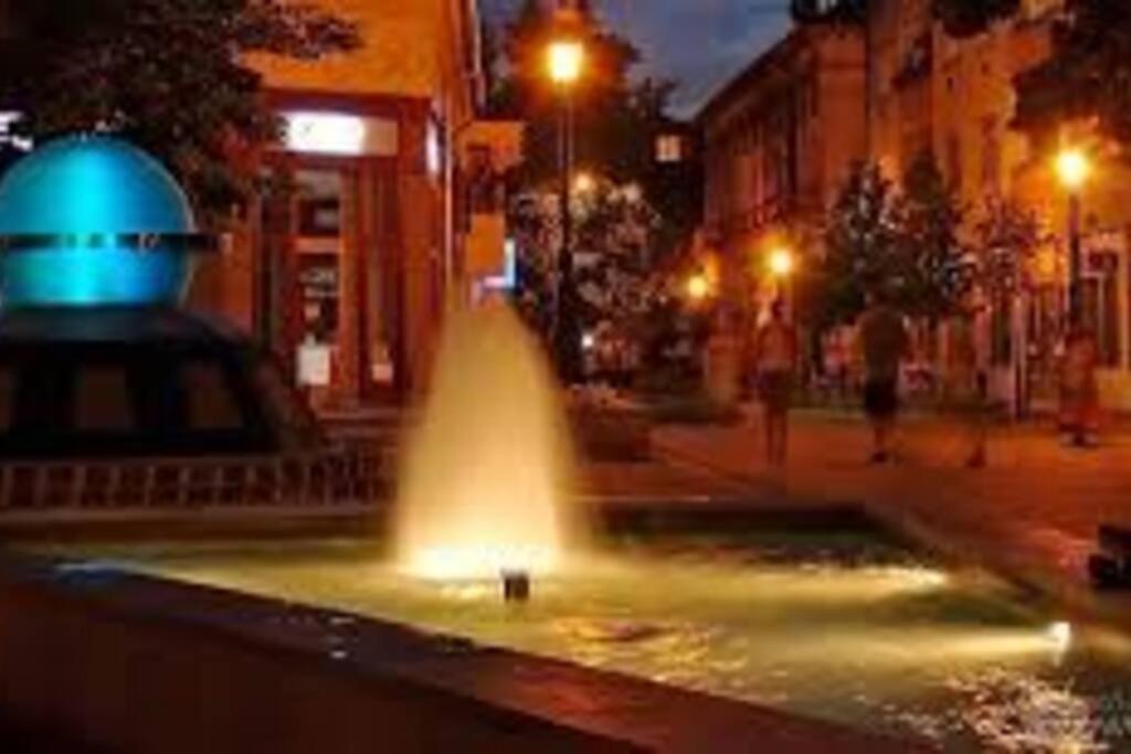 Corvin Apartman Gyula Buitenkant foto