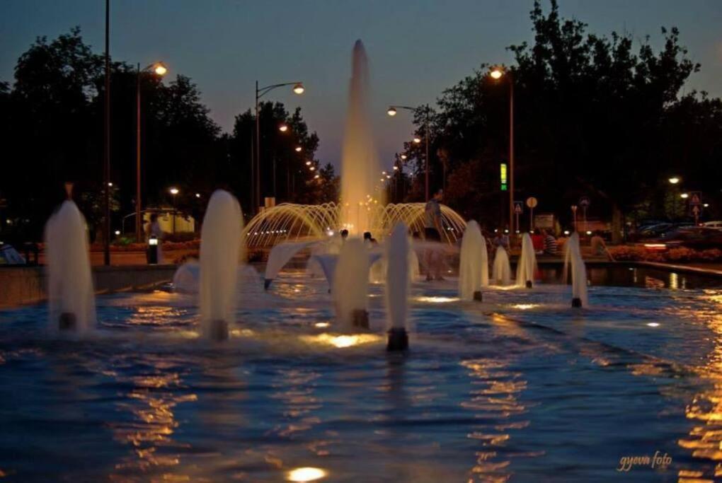 Corvin Apartman Gyula Buitenkant foto