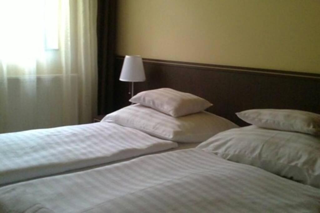 Corvin Apartman Gyula Buitenkant foto