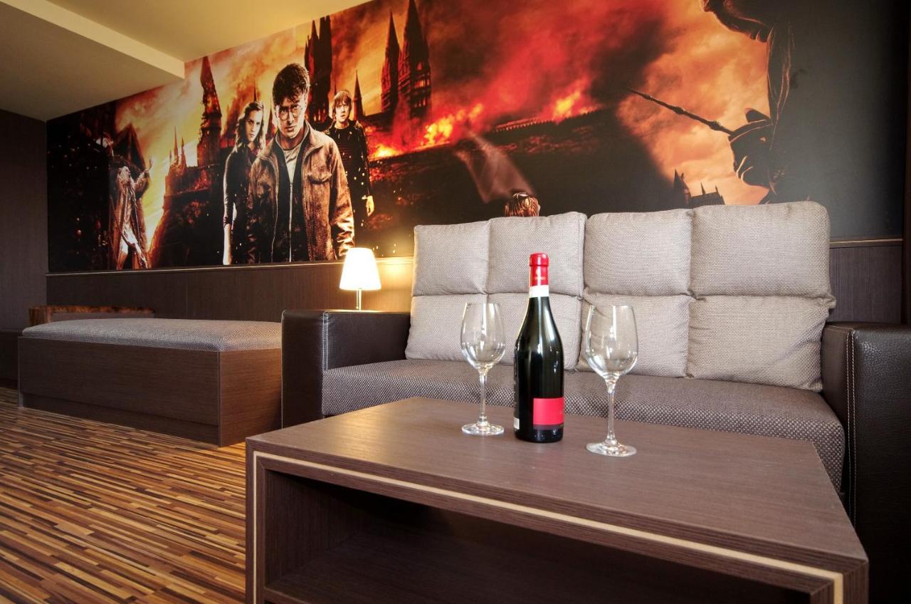 Corvin Apartman Gyula Buitenkant foto