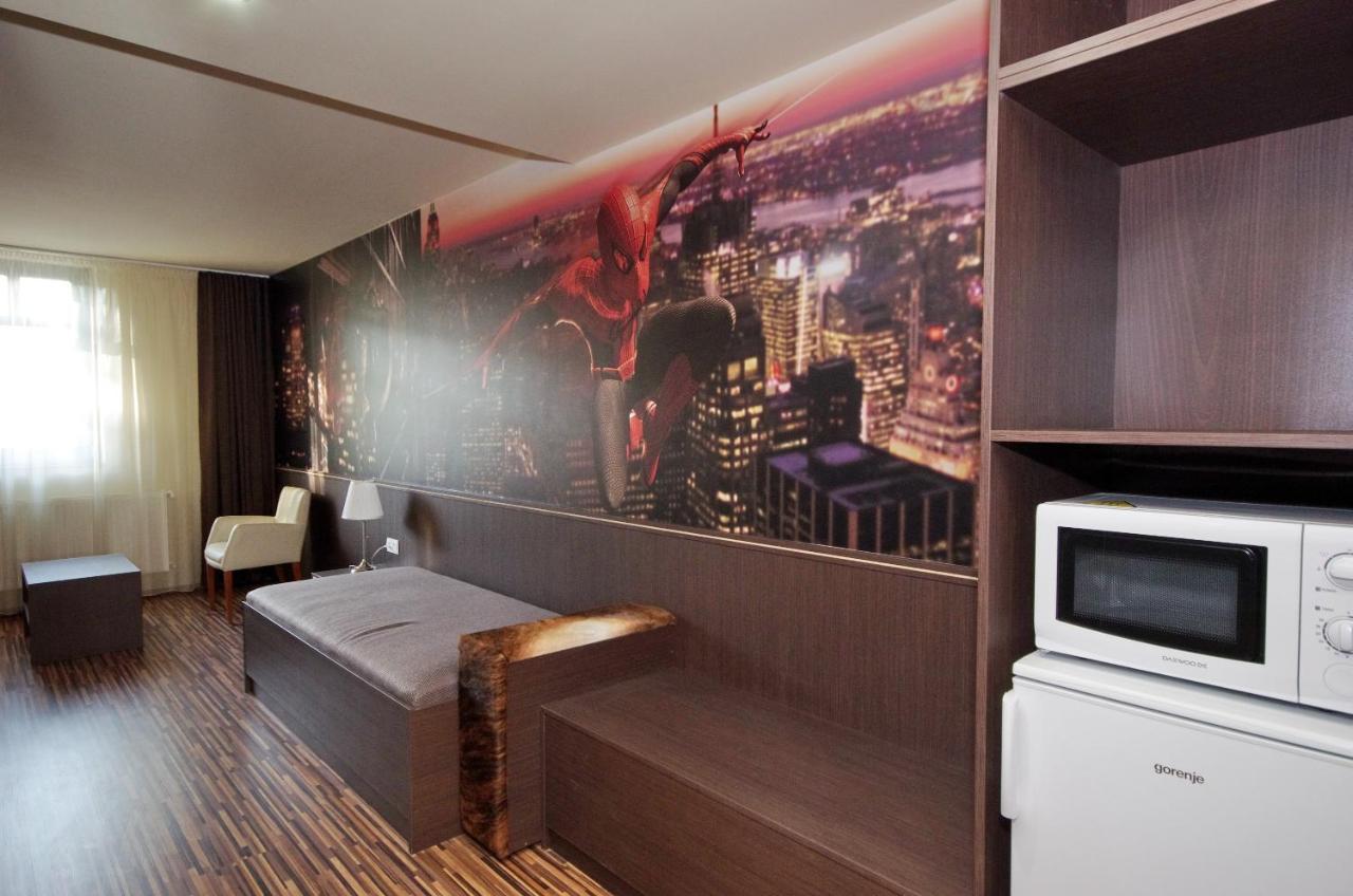Corvin Apartman Gyula Buitenkant foto