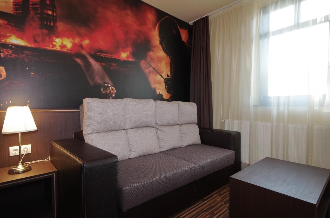 Corvin Apartman Gyula Buitenkant foto