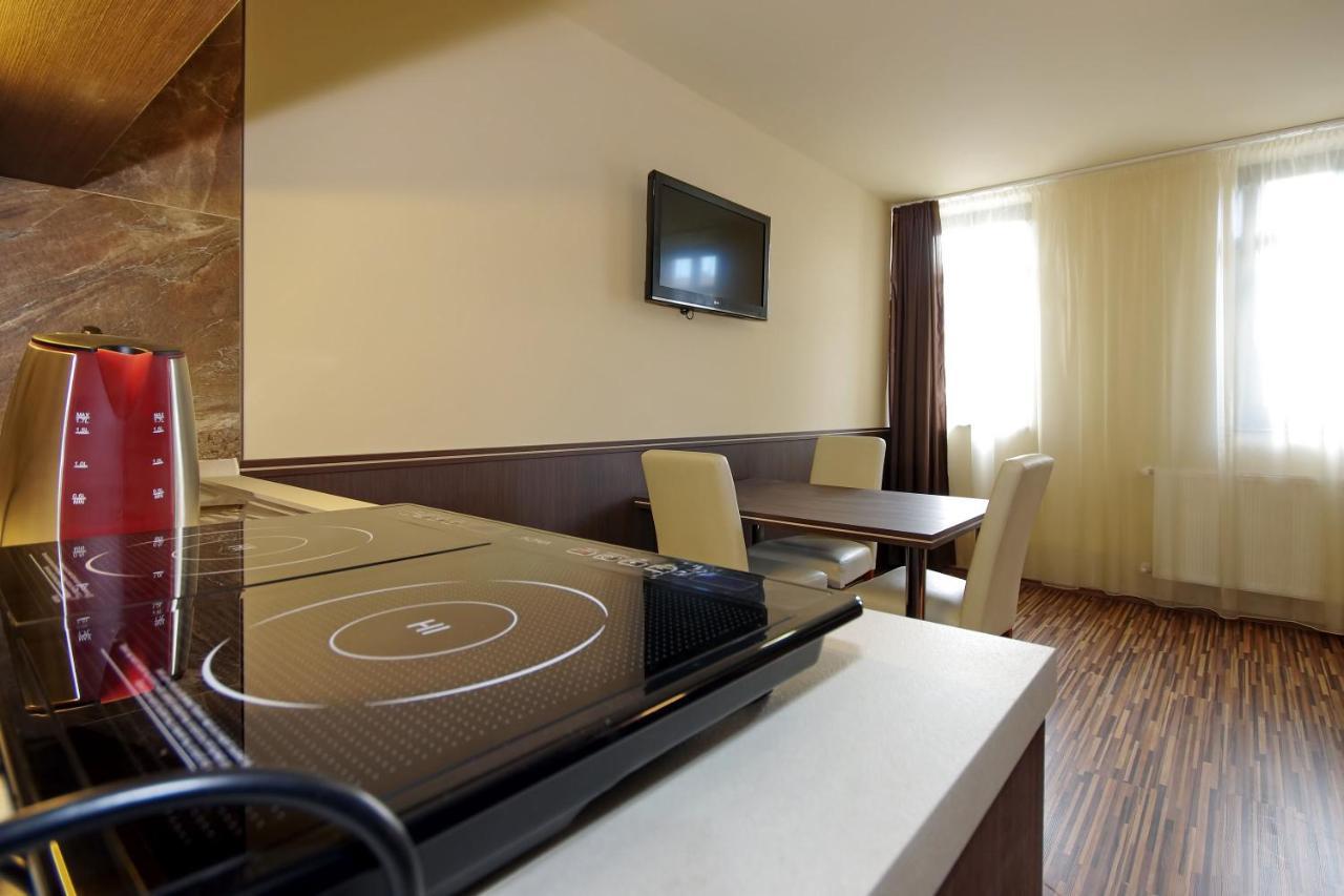 Corvin Apartman Gyula Buitenkant foto