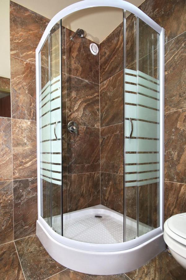 Corvin Apartman Gyula Buitenkant foto