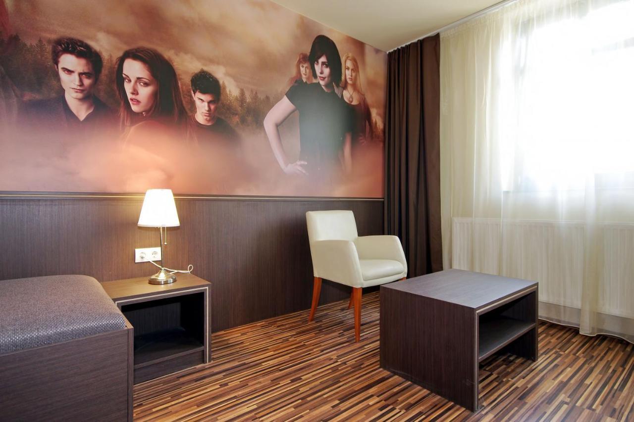 Corvin Apartman Gyula Buitenkant foto