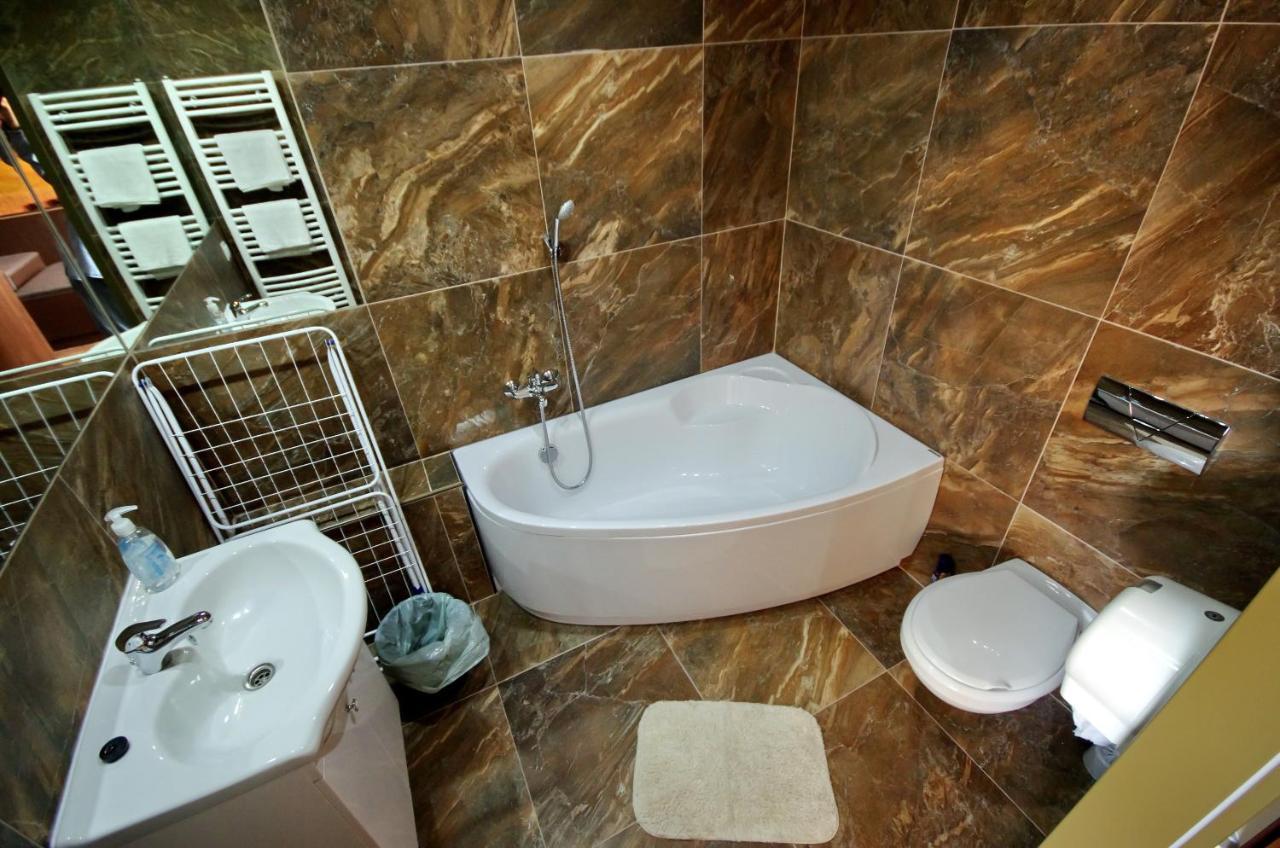 Corvin Apartman Gyula Buitenkant foto